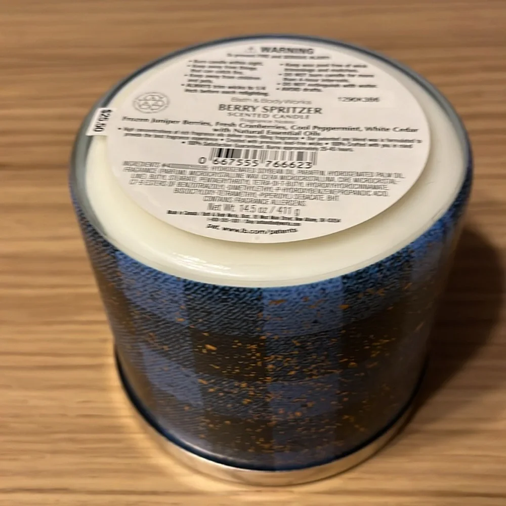 Bath & Body Works 3 Wick Candle. Berry Spritzer.
